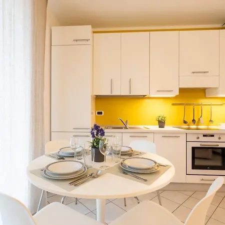 Lemon House Cinisello Apartament *